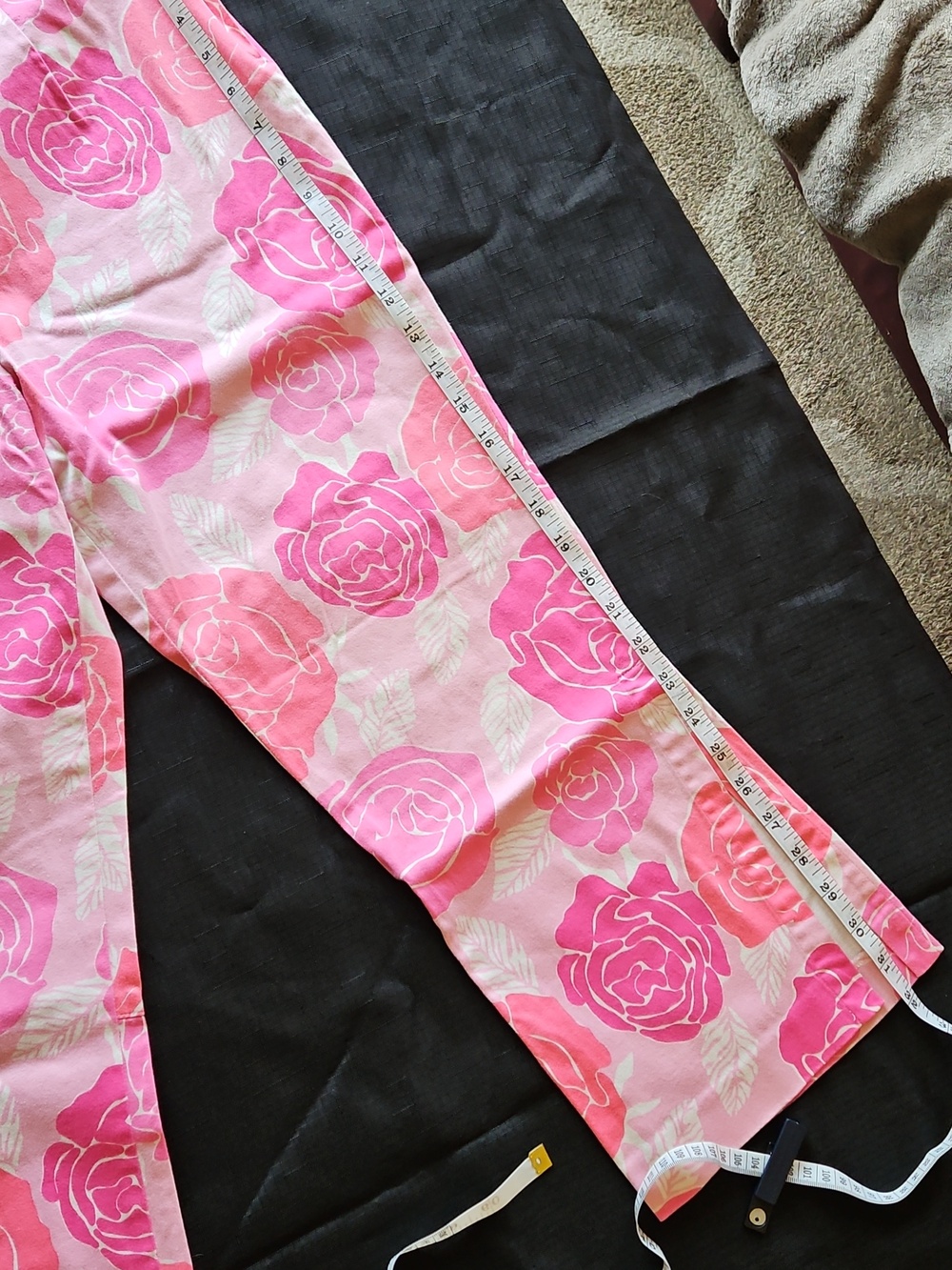 Lilly Pulitzer Vibrant Pink Rose Capris - Picture 12 of 15
